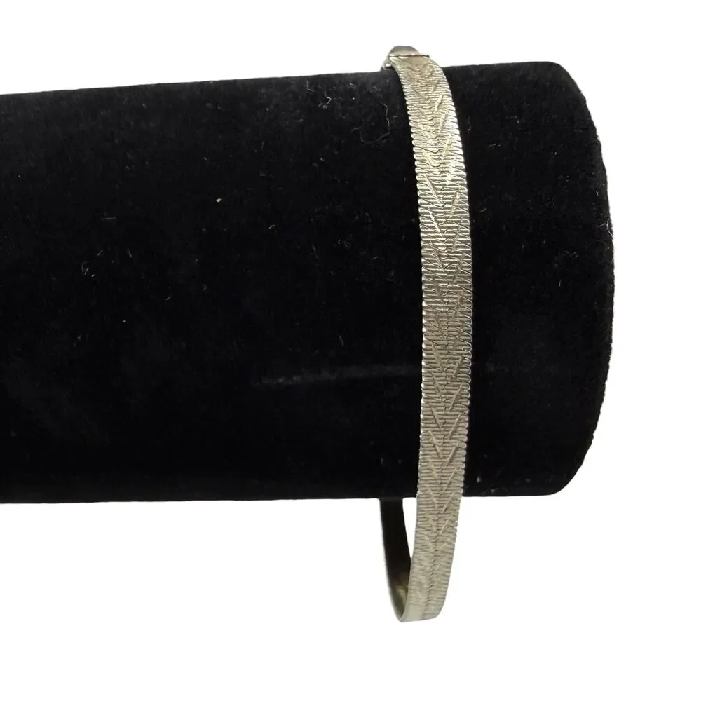 Silver Tone Chevron Herringbone Chain Bracelet Minimalist Fashion Jewelry 7.25